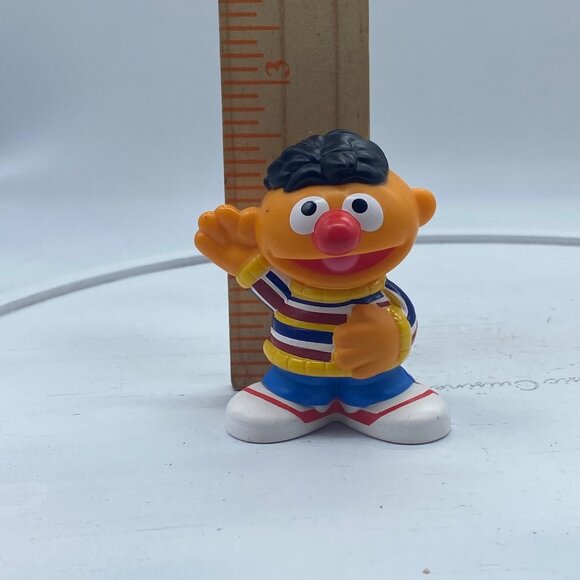 Sesame Street Ernie Figure 2018 Hasbro Collectible Toy 2" Tall Durable Plastic - Picture 4 of 4
